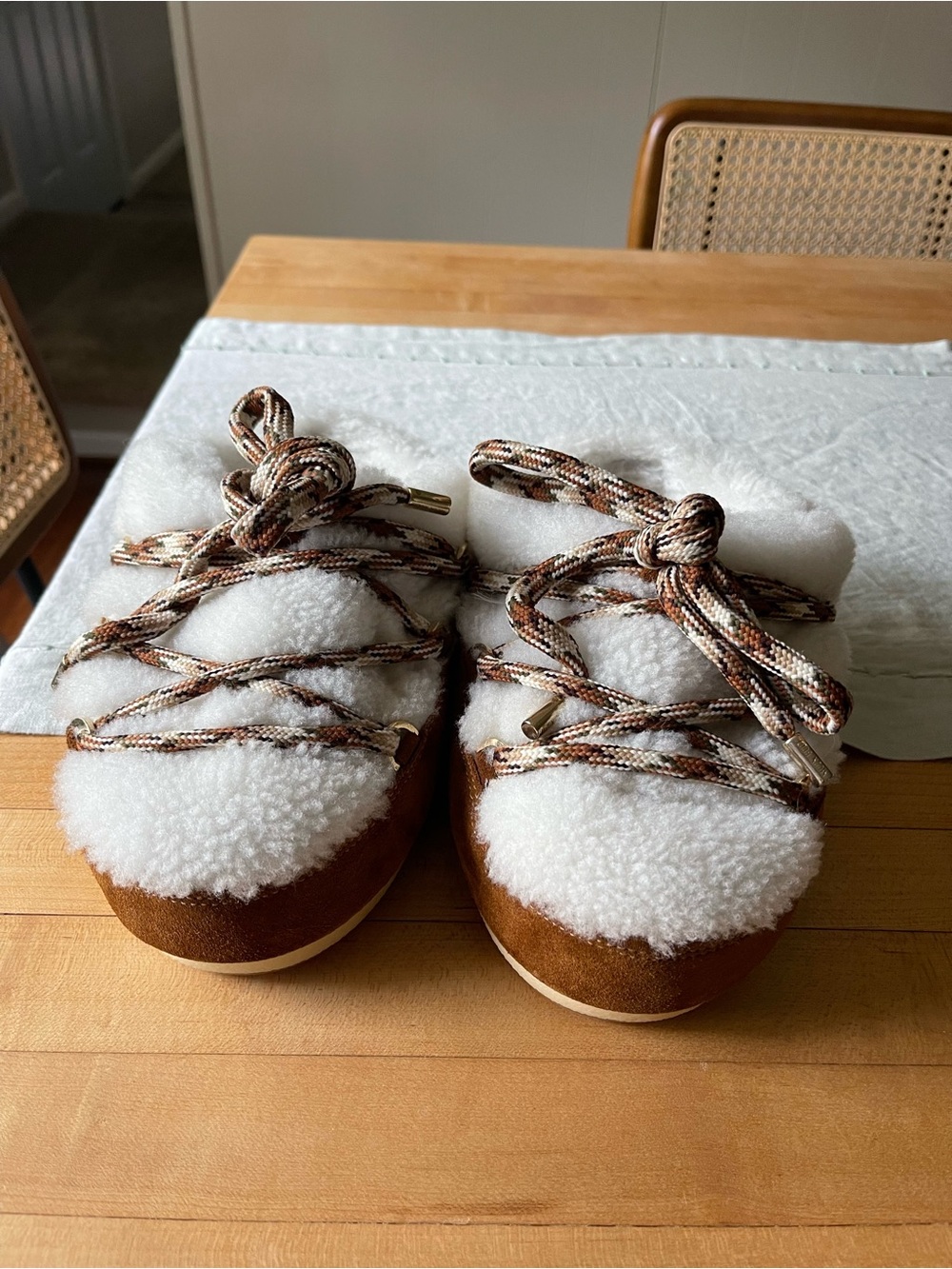Evx Shearling Mule in Whisky & Off White - Picture 2 of 7